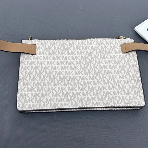 Michael Kors fanny pack, new tags size large - Picture 5 of 7
